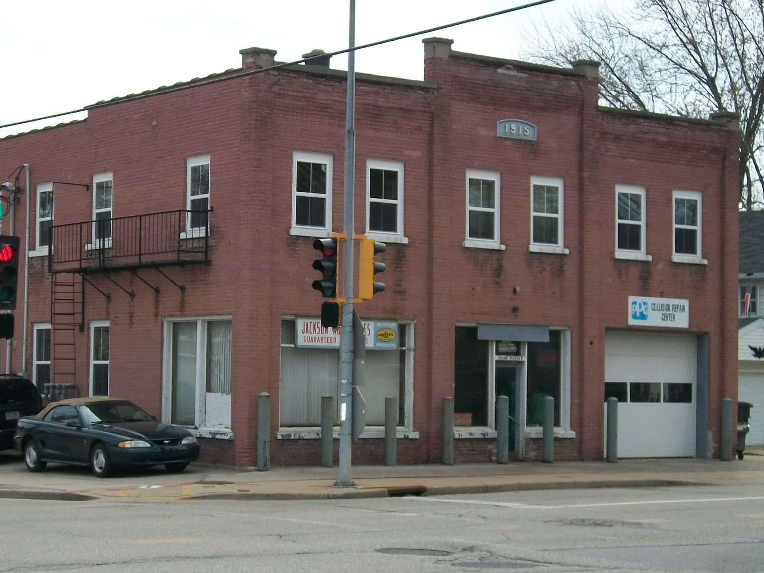 Ray's Auto Body.
